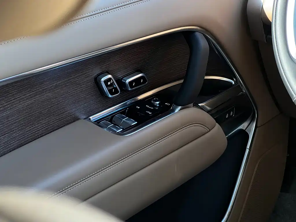 Land Rover Range Rover 2024 — фото 12