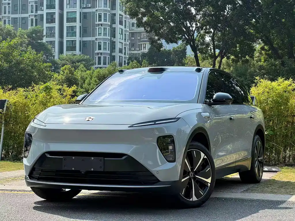 NIO ES8