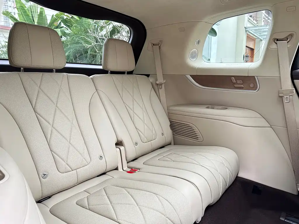 AITO ASK THE WORLD M9