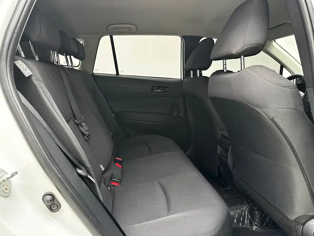 Toyota Corolla Cross — миниатюра 8