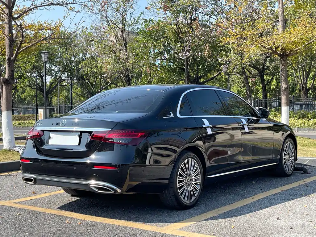 MERCEDES-BENZ E CLASS