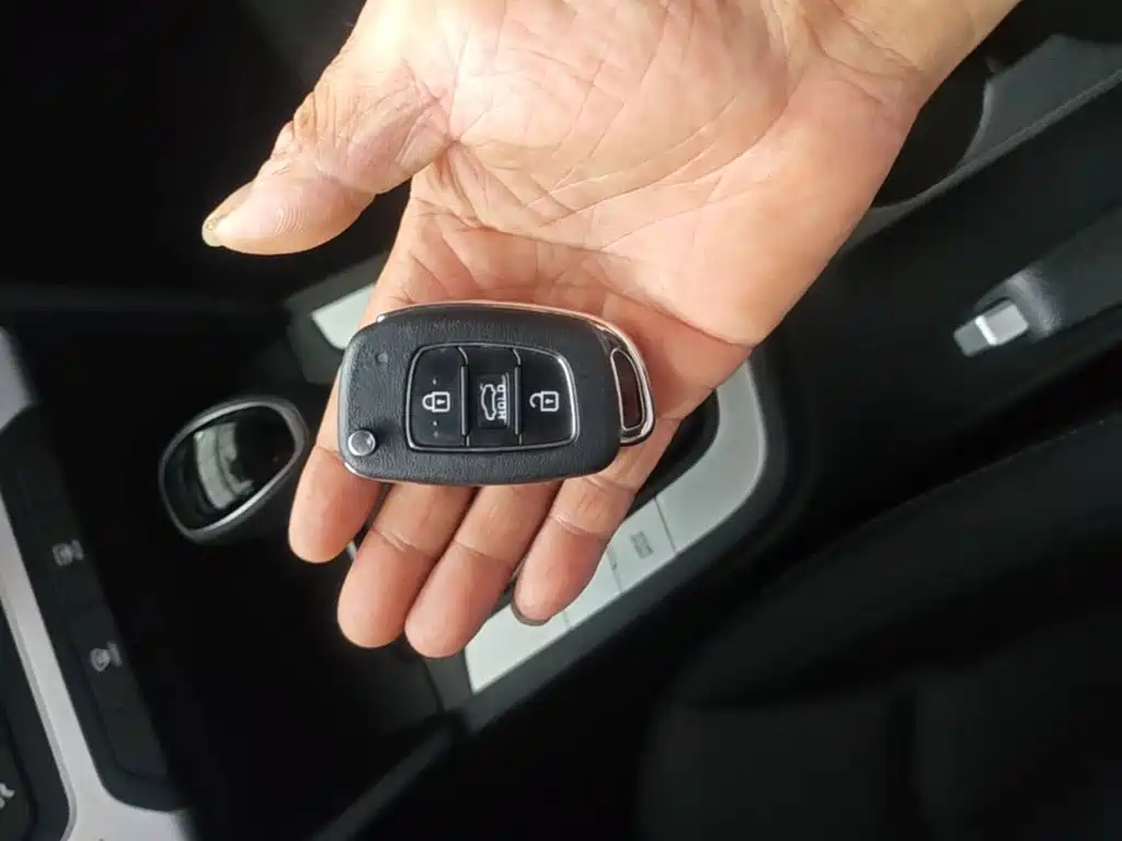 Hyundai Elantra — миниатюра 9