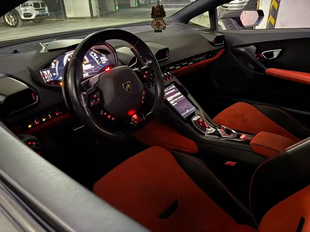 LAMBORGHINI HURACÁN