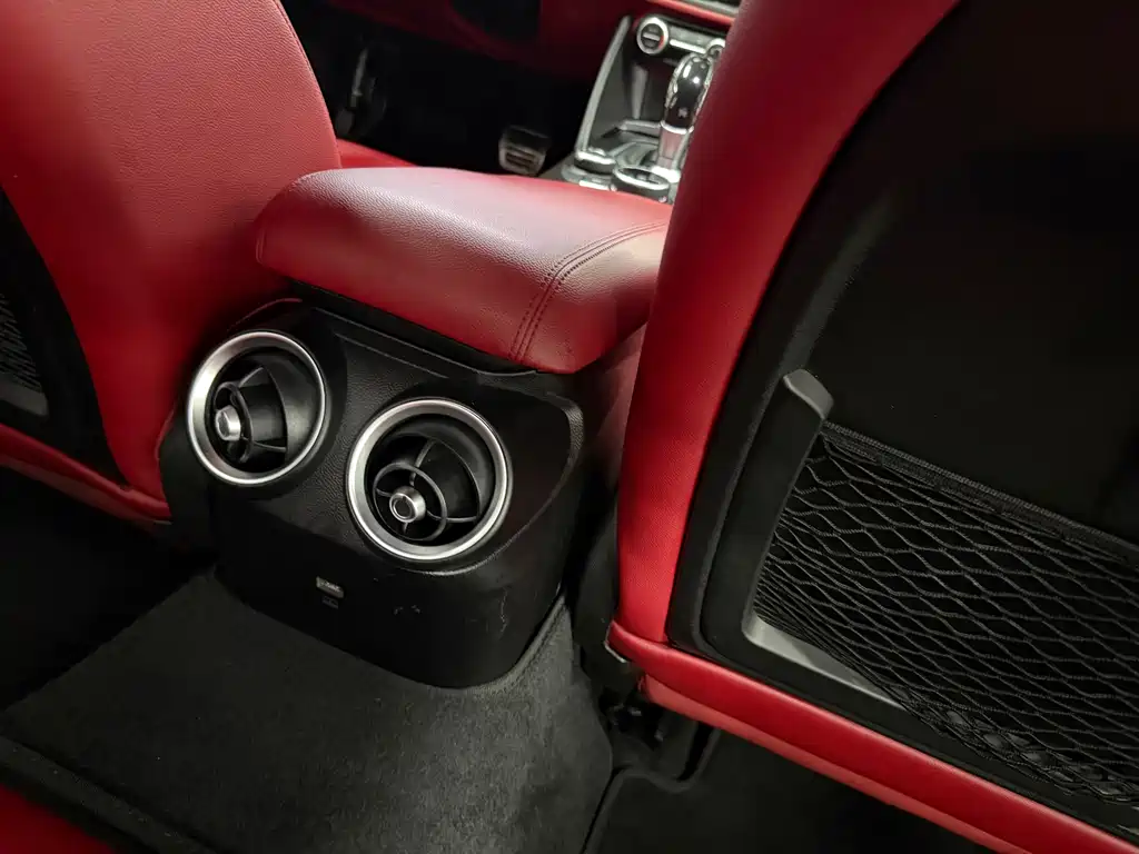 Alfa Romeo Giulia — миниатюра 8