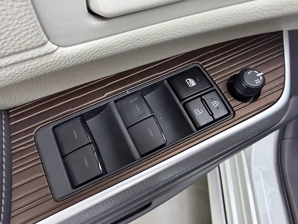 Toyota Granvia — миниатюра 19