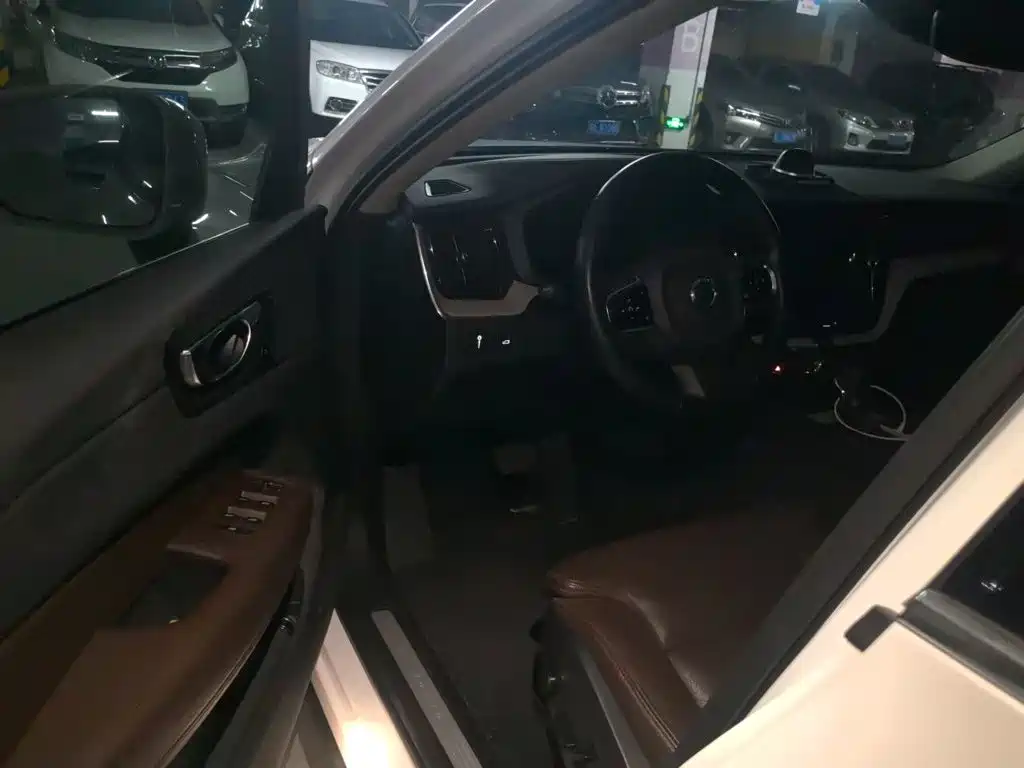 Volvo XC60 — миниатюра 12