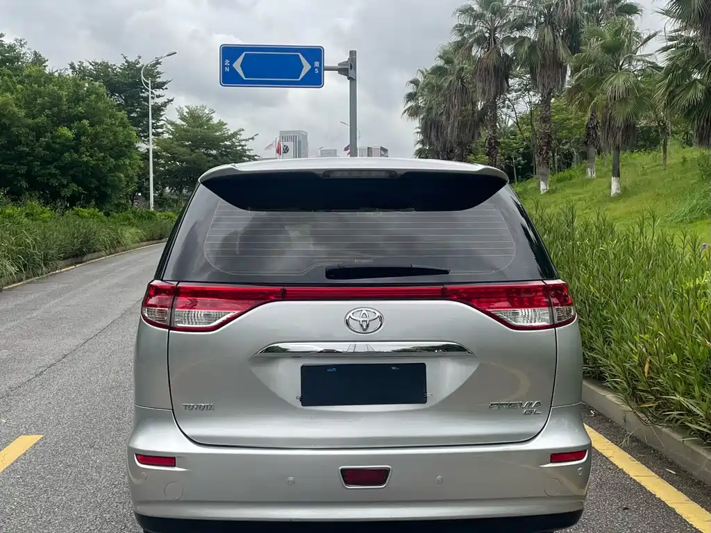 Toyota Previa — миниатюра 3