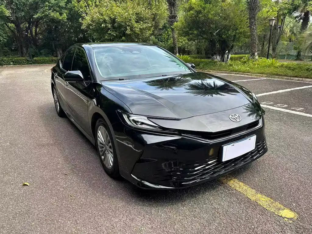 Toyota Camry — миниатюра 3