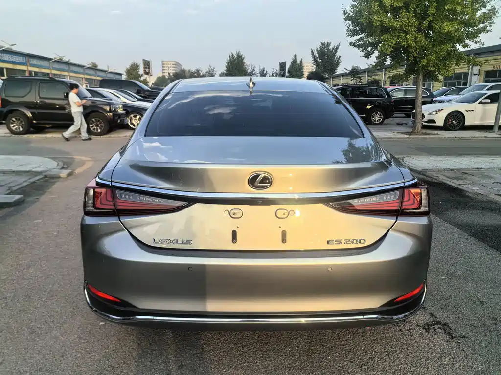 Lexus ES — миниатюра 6