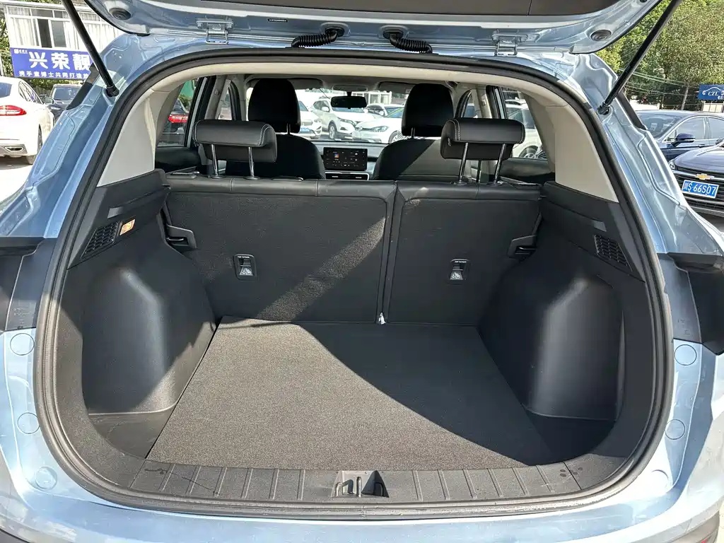 Geely Binyue — миниатюра 7