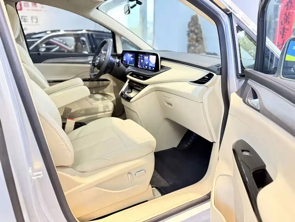 Buick GL8 Hybrid — миниатюра 19