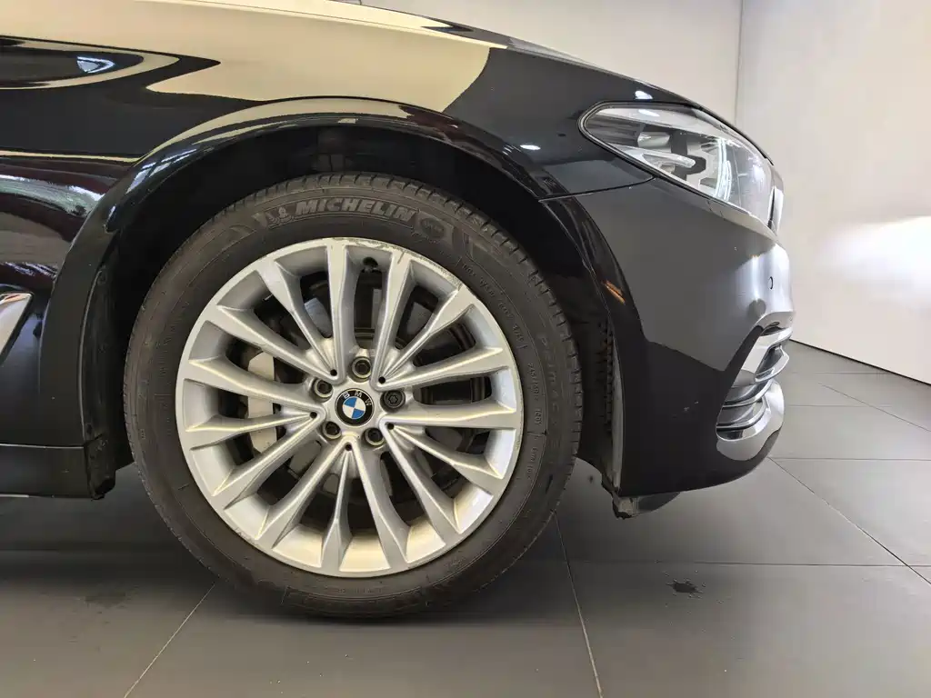 BMW 5 Series — миниатюра 7