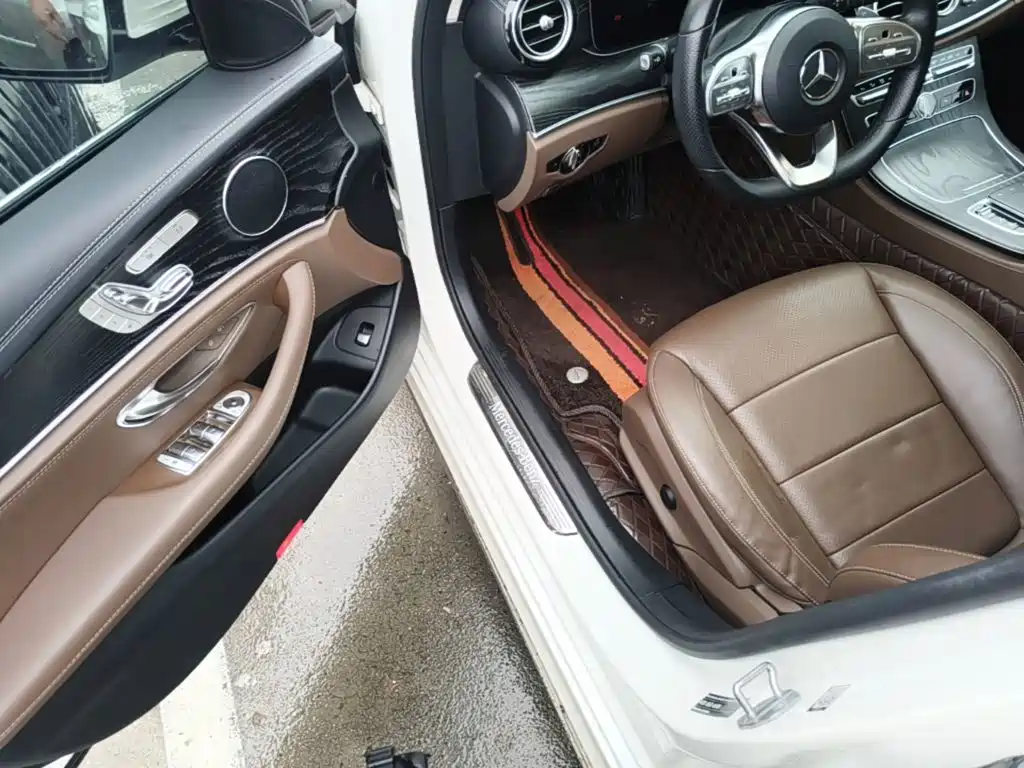 Mercedes-Benz E-Class — миниатюра 16