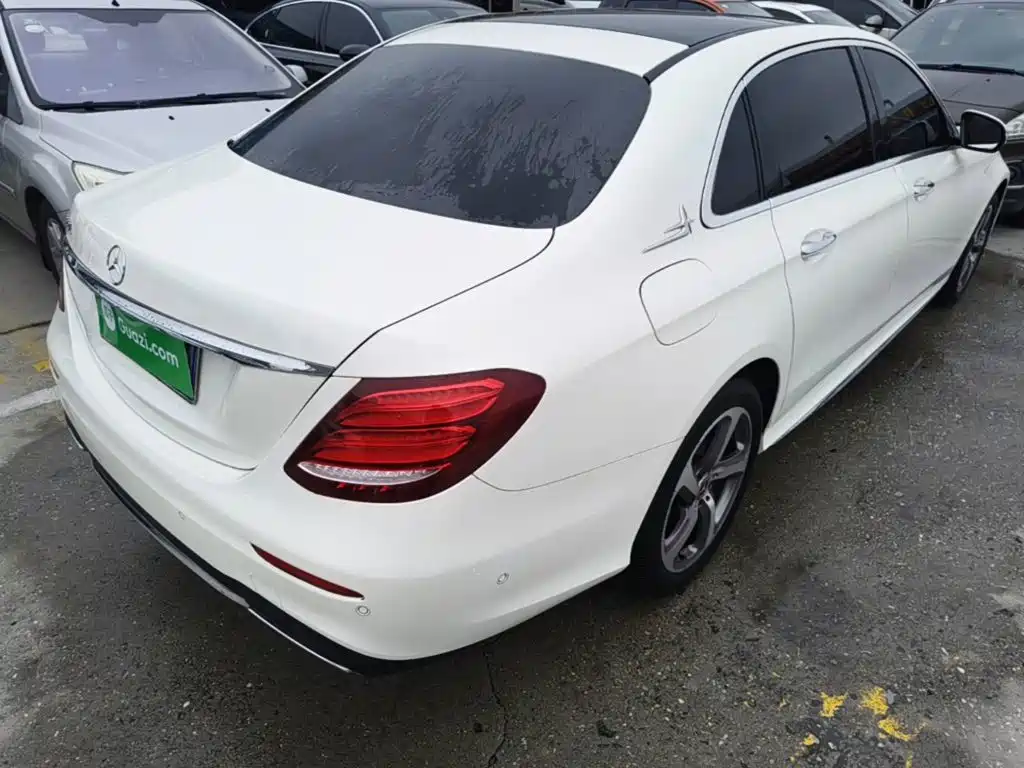 Mercedes-Benz E-Class — миниатюра 7