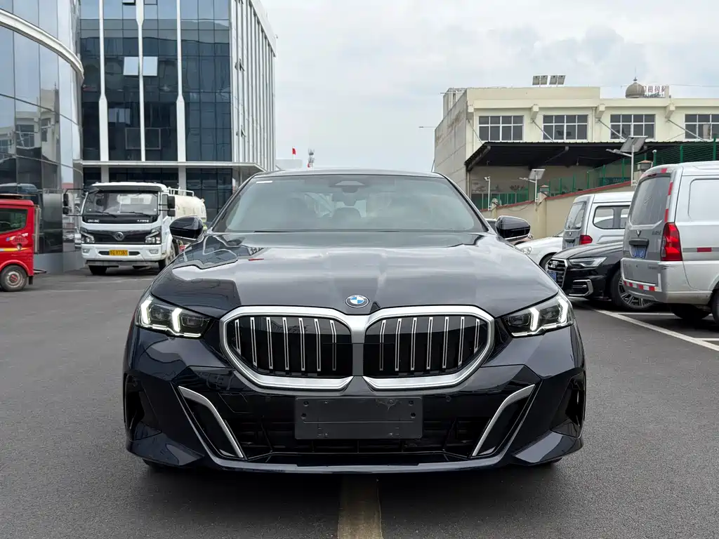 BMW 5 Series 2025