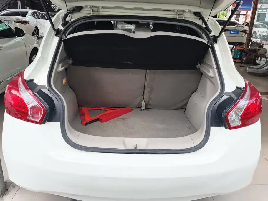 Nissan Tiida — миниатюра 4