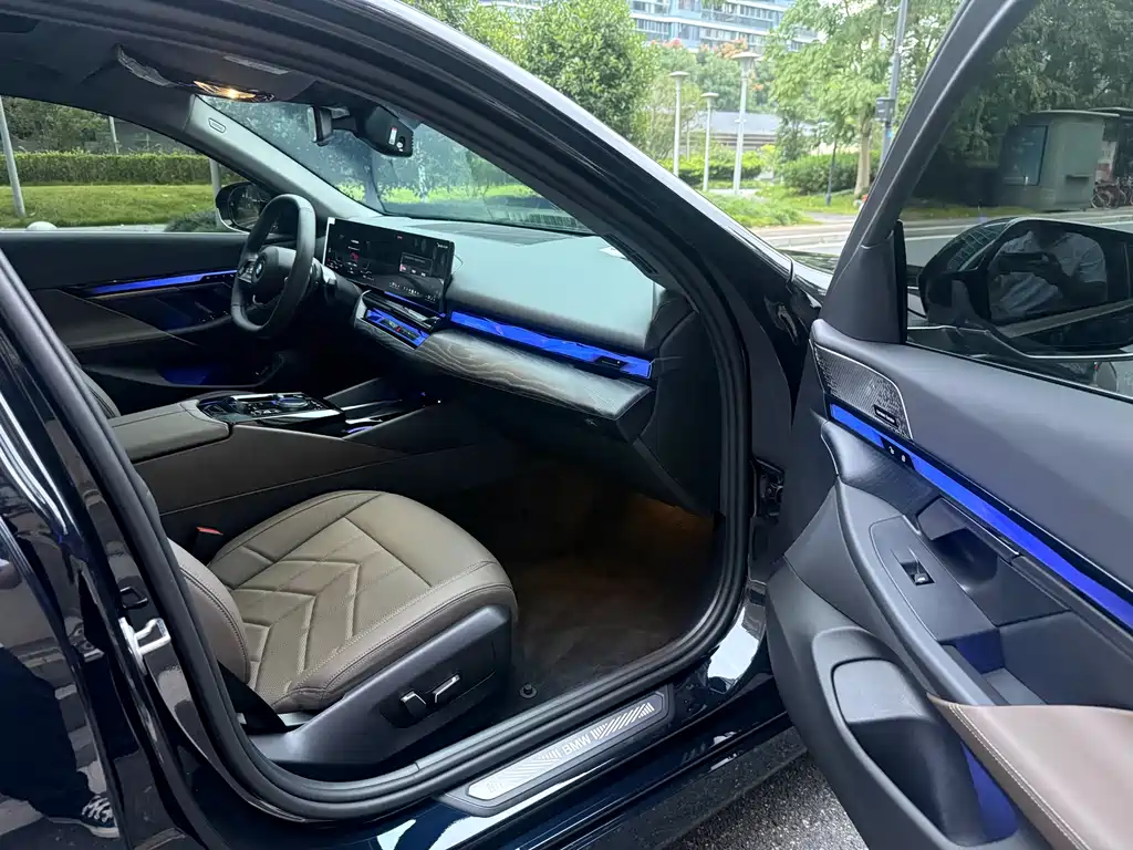 BMW 5 Series — миниатюра 14