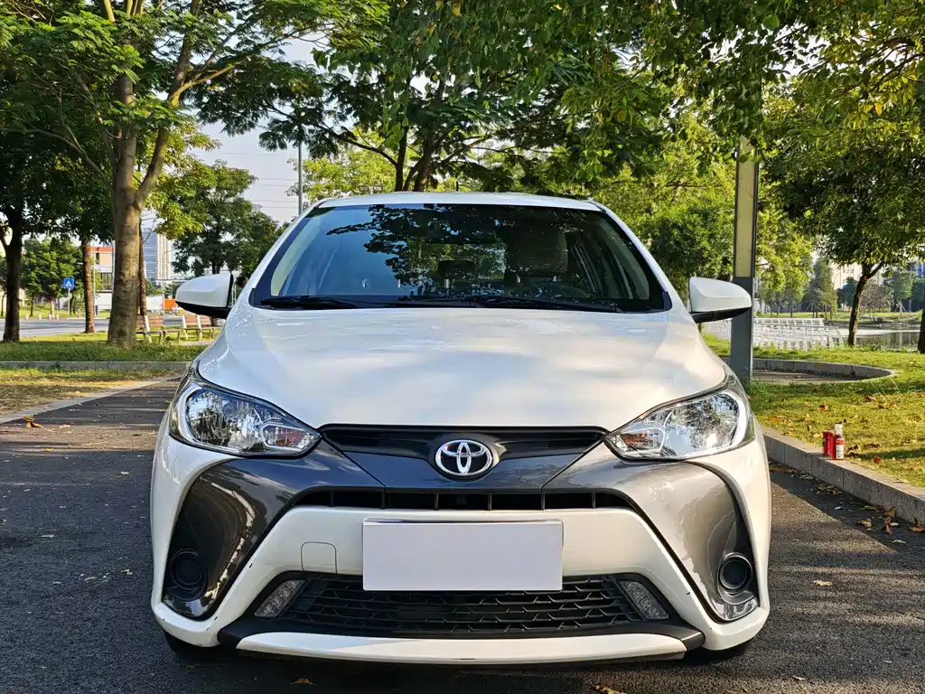 Toyota Yaris L — миниатюра 2