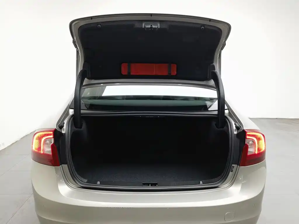 Volvo S60 — миниатюра 16