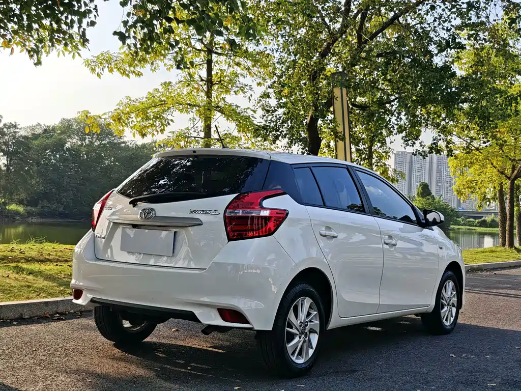 Toyota Yaris L — миниатюра 6