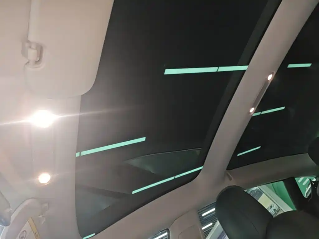Tesla Model 3 — миниатюра 18
