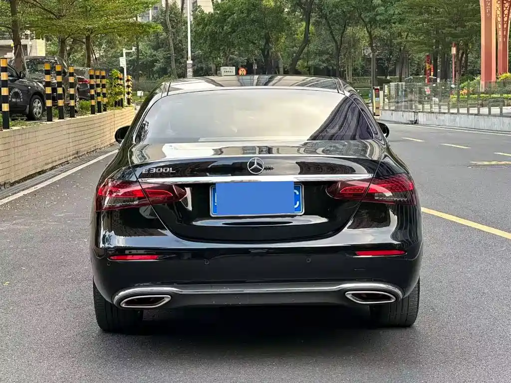 Mercedes-Benz E-Class — миниатюра 3