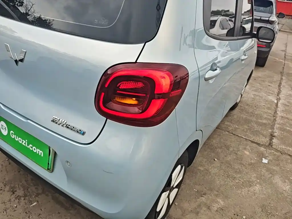 Wuling MINIEV — миниатюра 8