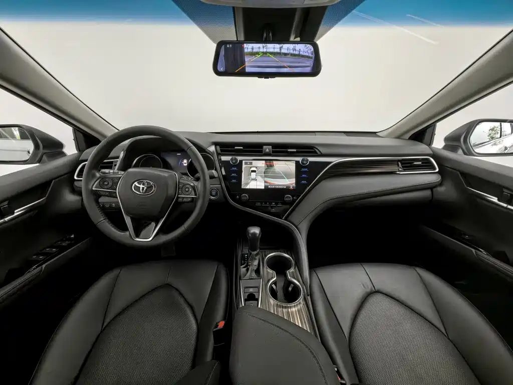 Toyota Camry — миниатюра 5