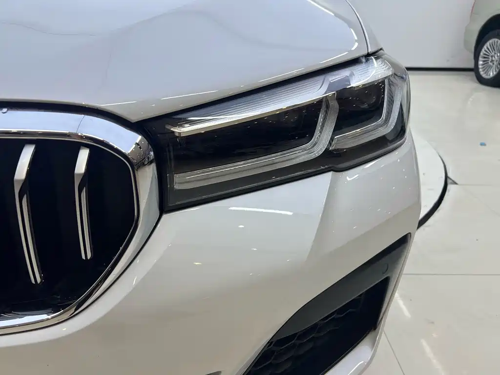 BMW 5 Series — миниатюра 6
