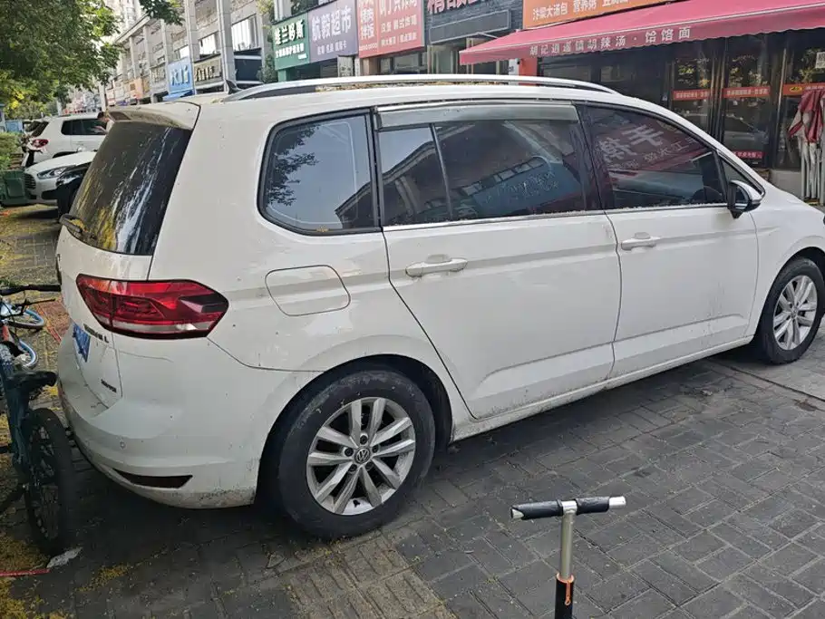 Volkswagen Touran — миниатюра 3