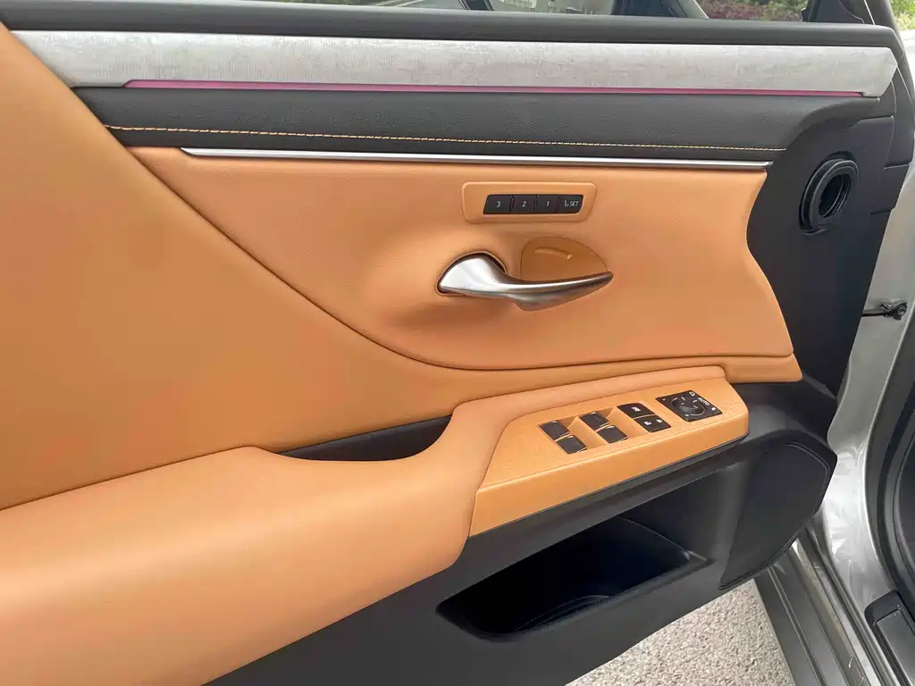 Lexus ES — миниатюра 10