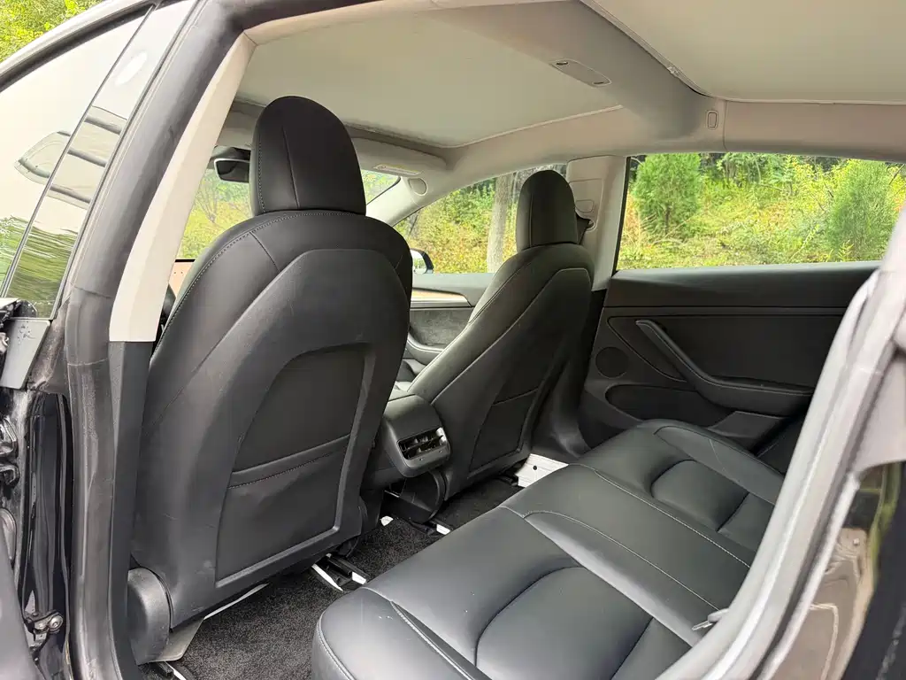 Tesla Model 3 — миниатюра 13