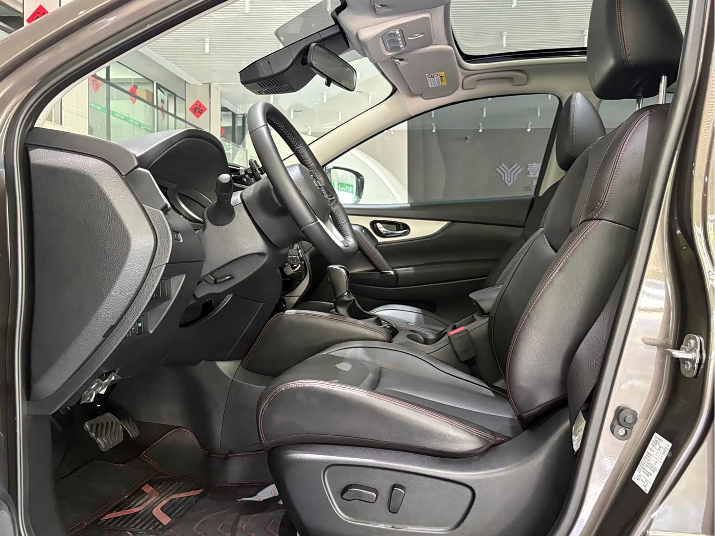 Nissan Qashqai 2.0 л 2021 г. шампань/коричневый, пробег 5000 км