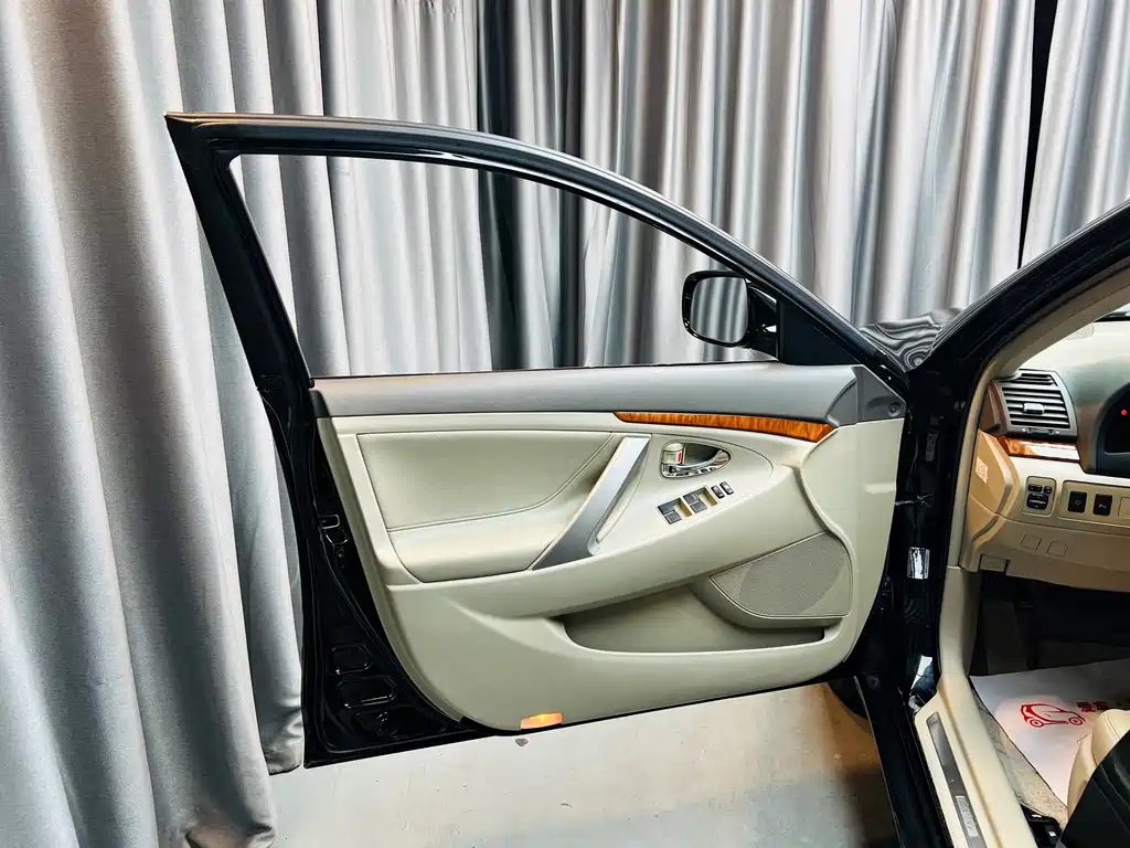 Toyota Camry — миниатюра 7