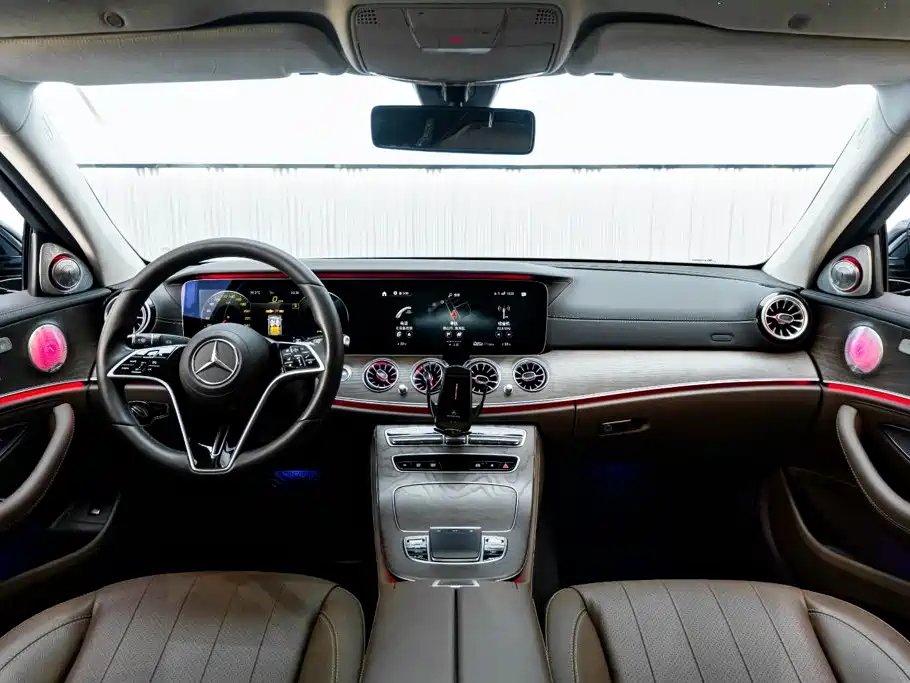 Mercedes-Benz E-Class — миниатюра 15