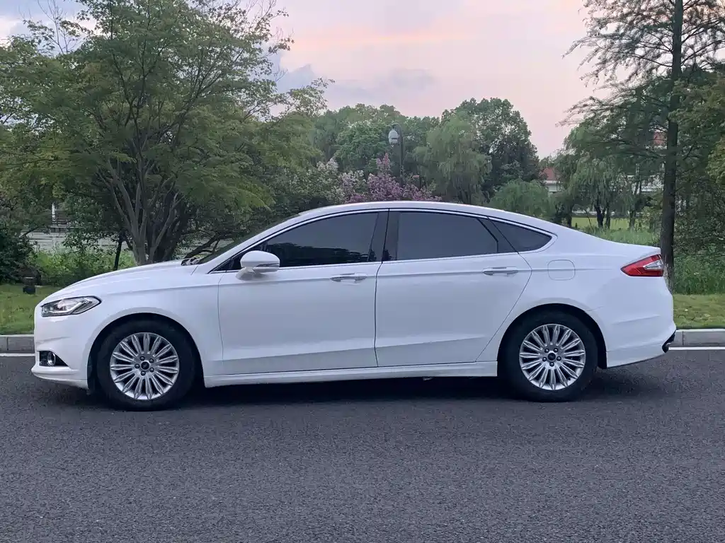 Ford Mondeo 2013 2.0L GTDi200 Luxury