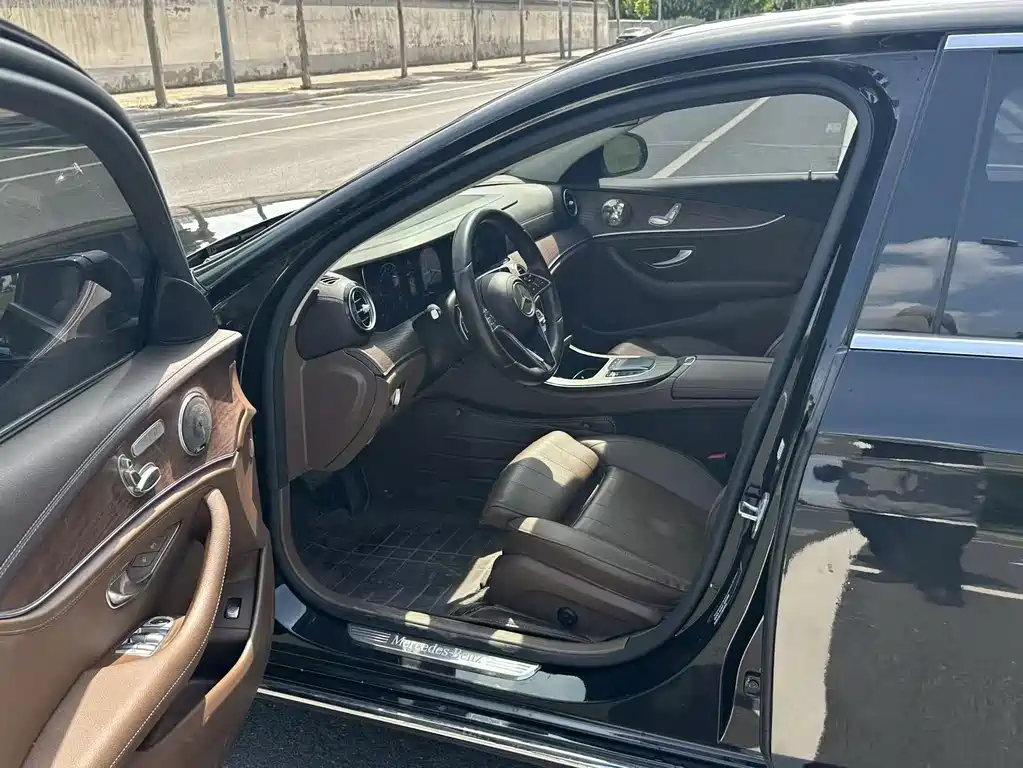 Mercedes-Benz E-Class — миниатюра 5