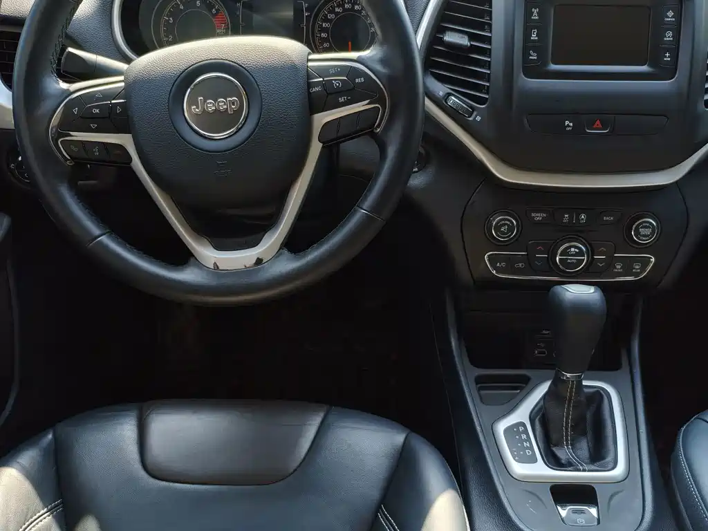 Jeep Cherokee — миниатюра 9