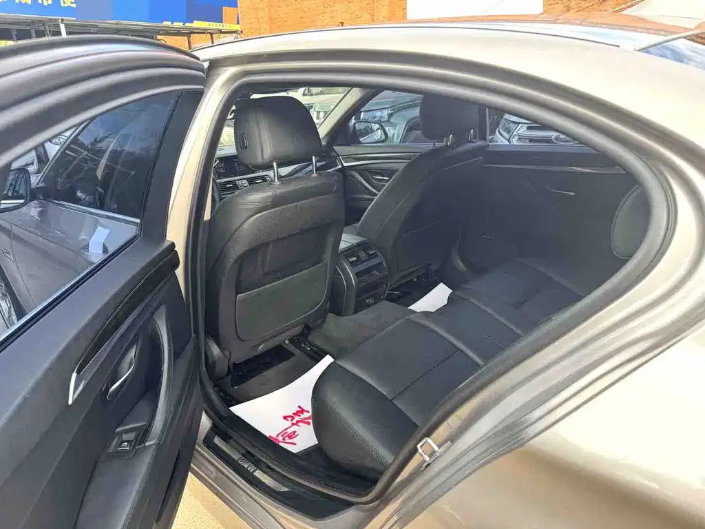 BMW 5 Series — миниатюра 5