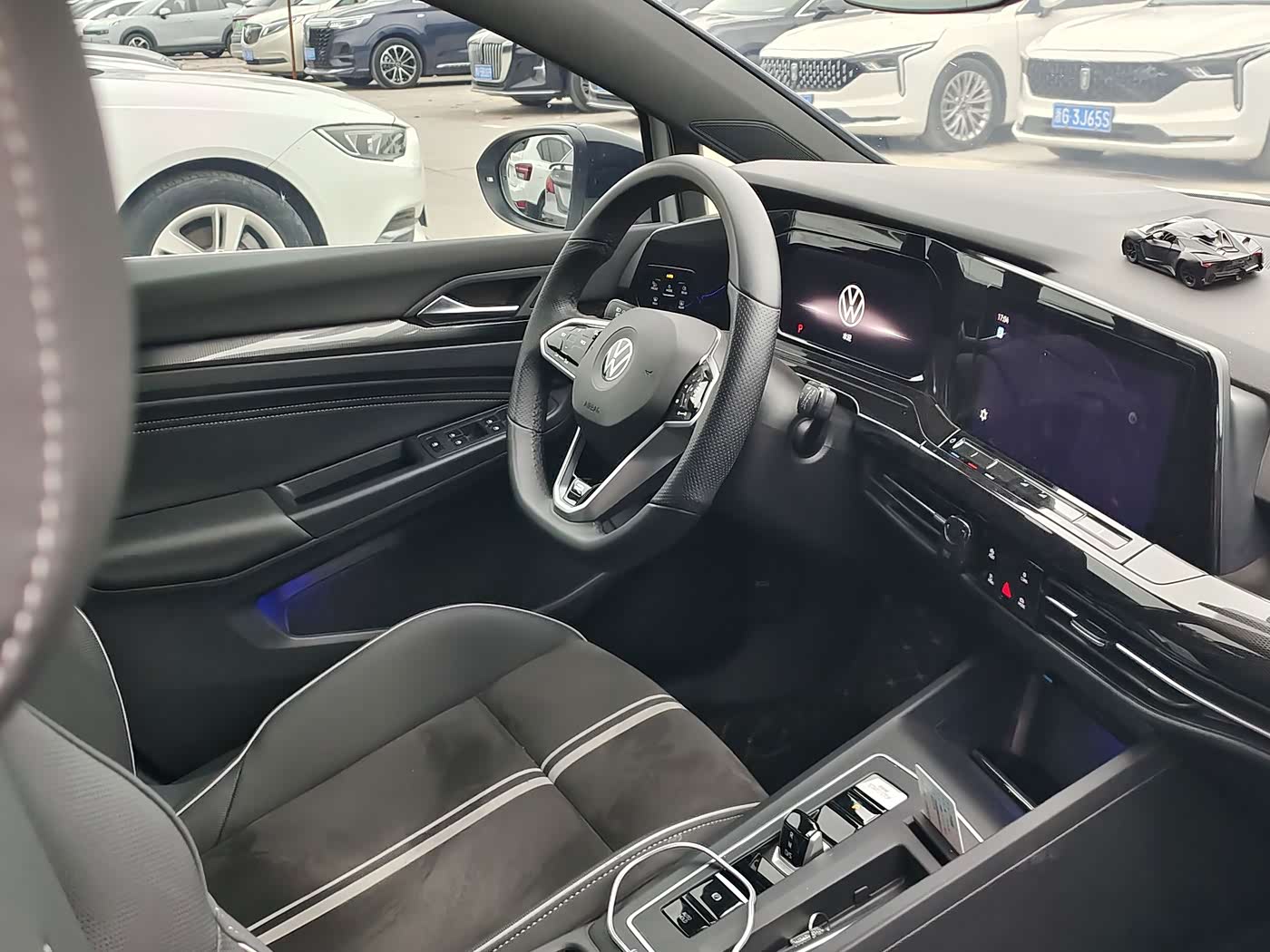 Volkswagen Golf 1.4 л 2023 г. Белый, пробег 30000 км