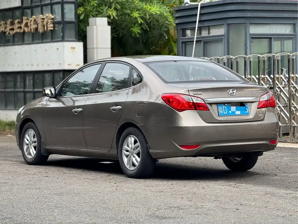 Hyundai Elantra — миниатюра 9