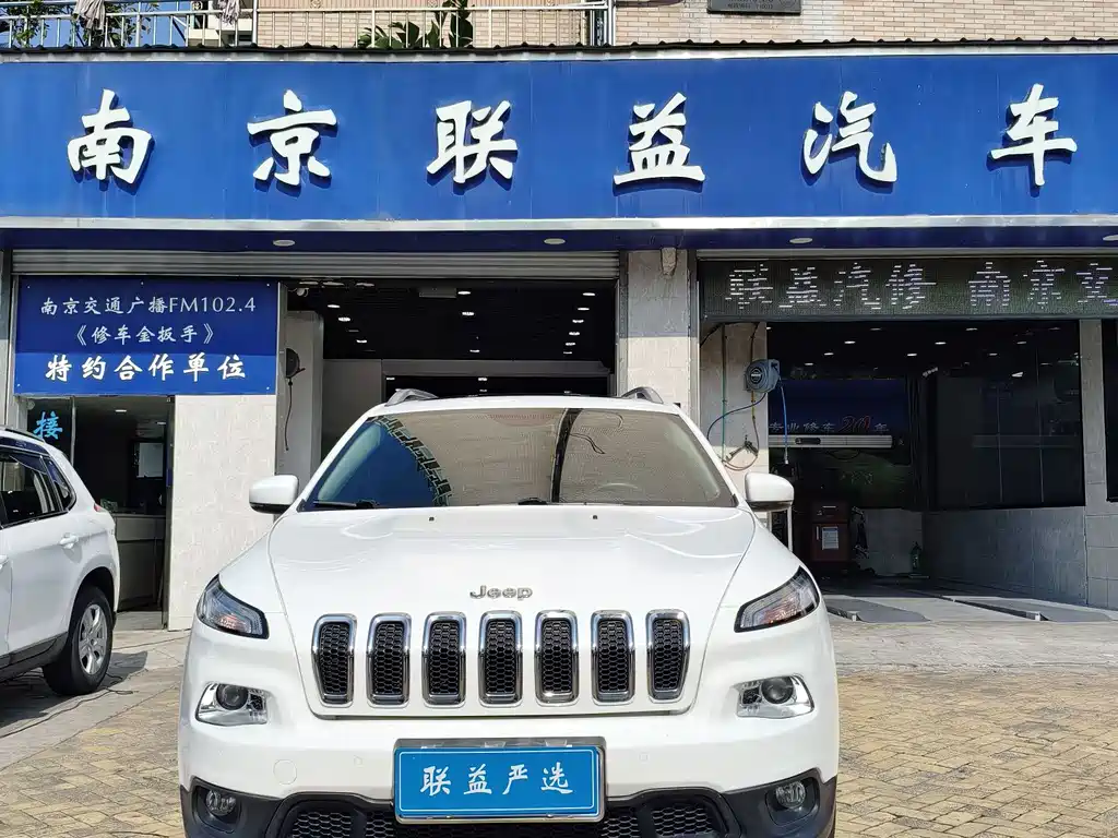 Jeep Cherokee — миниатюра 3