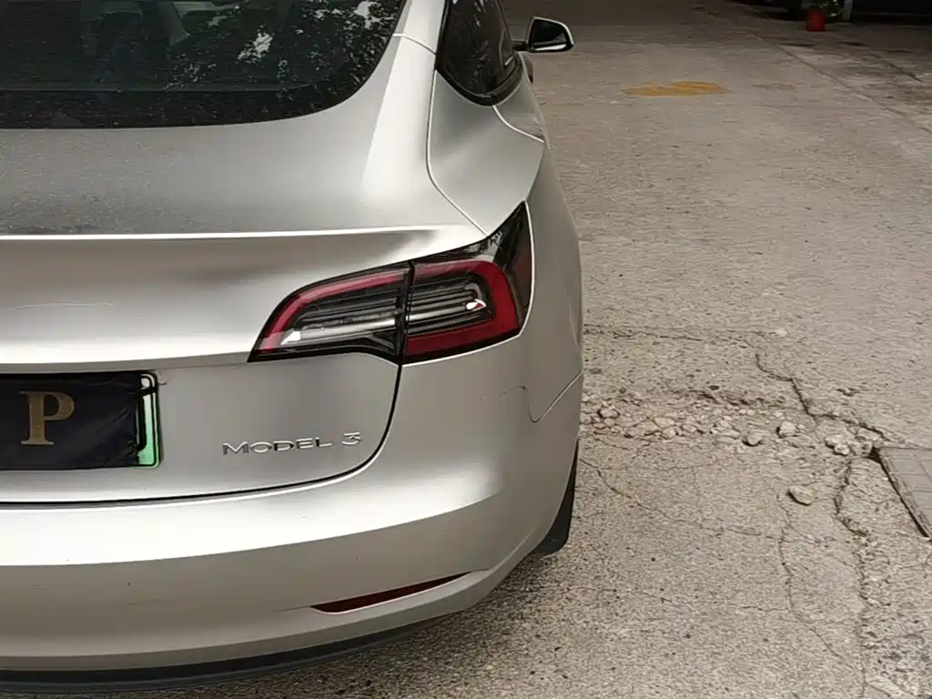 Tesla Model 3 — миниатюра 8