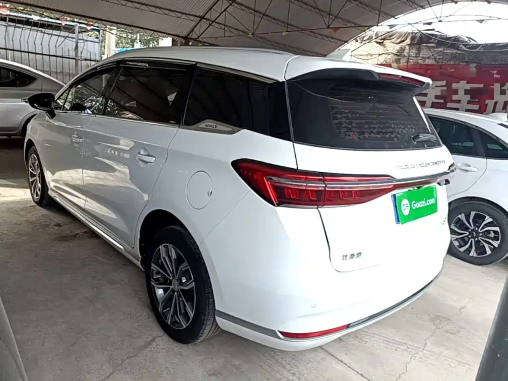 BYD MAX — миниатюра 5