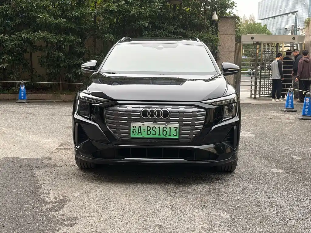 Audi Q5 e-tron — миниатюра 2