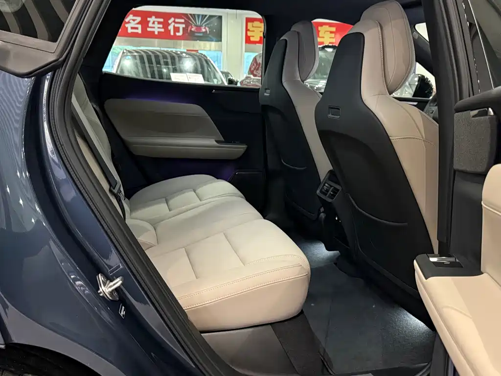 Volvo XC70 PHEV — миниатюра 9