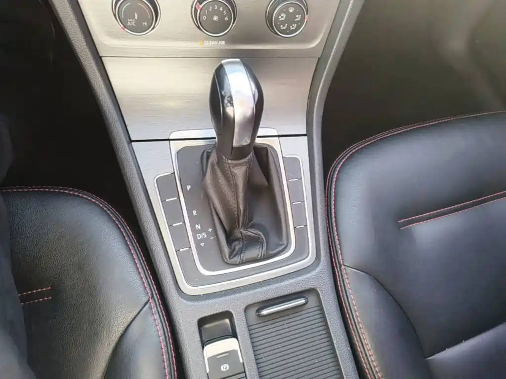 Volkswagen Golf — миниатюра 14
