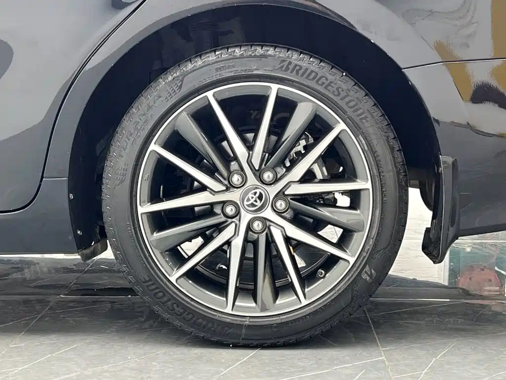 Toyota Camry — миниатюра 12