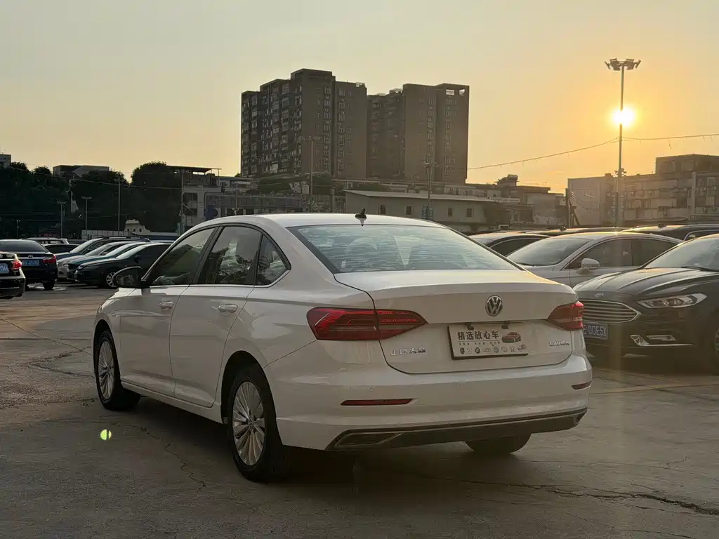 Volkswagen Lavida — миниатюра 4