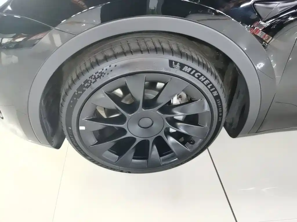 Tesla Model Y — миниатюра 23